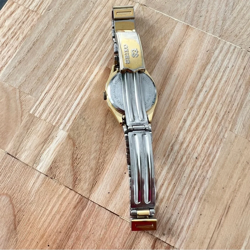 Vintage Seiko ladies gold tone dress watch NEW BATTERY